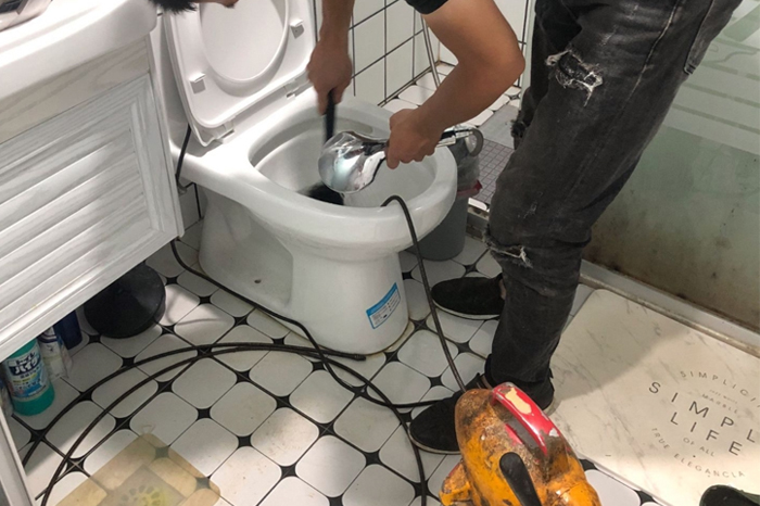 石门马桶堵塞自己疏通还是找师傅?专业上门服务让你省时更省心